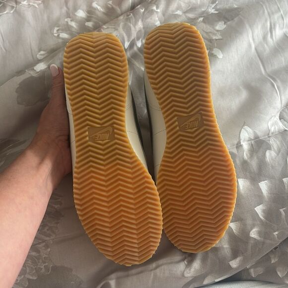 Nike retro White and Green Sneakers waffle bottom size 9 women size 40.5 eu - Picture 4 of 5